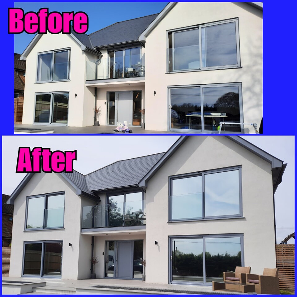 Photos avant et après montrant une maison avec une fenêtre nouvellement installée, soulignant l'apparence extérieure améliorée.
